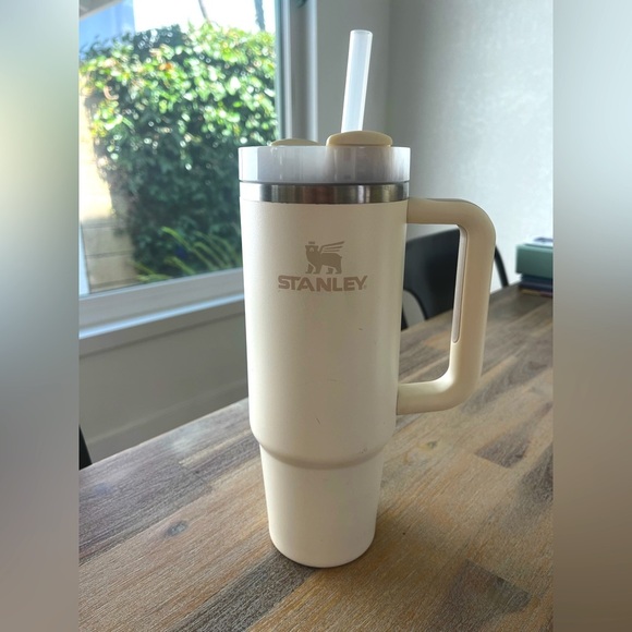Stanley Cream Quencher Cup 40 oz Water Bottle Straw - Picture 1 of 9
